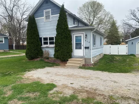 516 West St, Grinnell, IA 50112