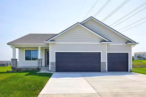 5543 167th St, Urbandale, IA 50323