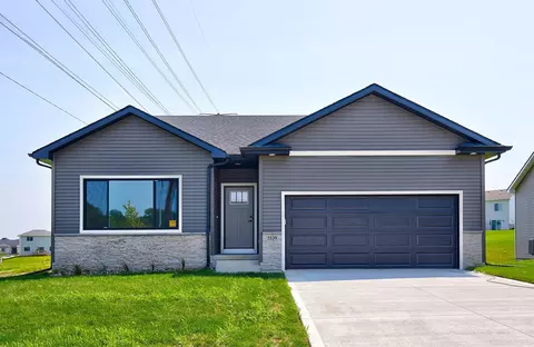 5539 167th St, Urbandale, IA 50323