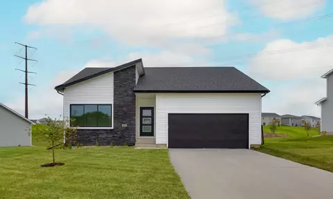 16520 Ironwood Ln, Urbandale, IA 50323