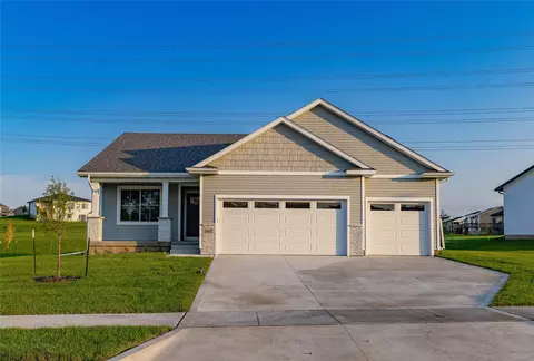 16514 Ironwood Ln, Urbandale, IA 50323