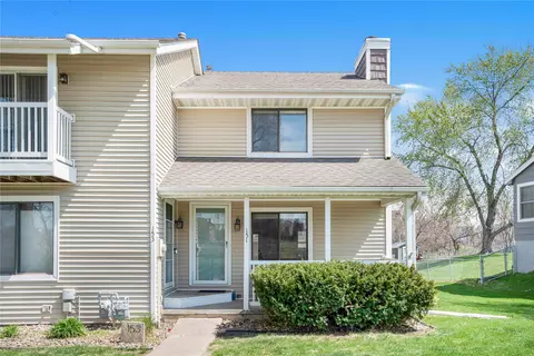 151 52nd St, West Des Moines, IA 50265
