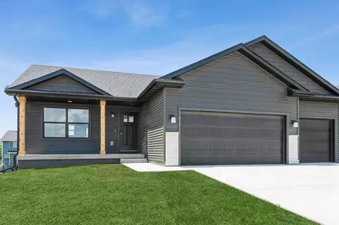 311 N 19th St, Indianola, IA 50125