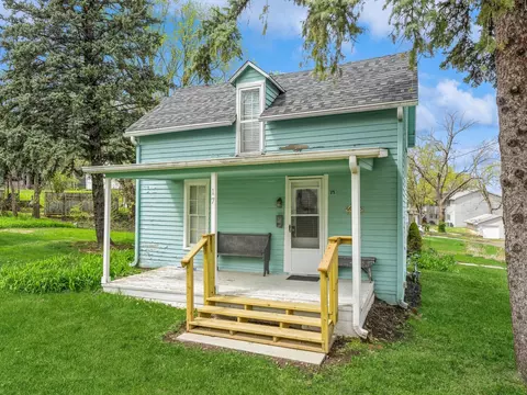 17 N Iowa St, Colfax, IA 50054