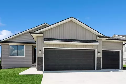 313 N 19th St, Indianola, IA 50125