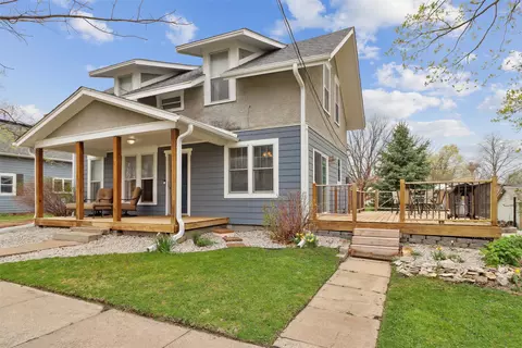 325 2nd St NW, Earlham, IA 50072
