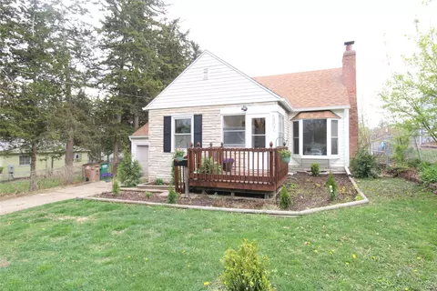 6807 Forest Ct, Windsor Heights, IA 50324