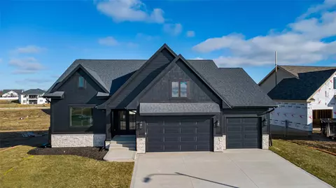 275 NW Copperleaf Ct, Waukee, IA 50263