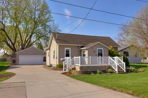 104 4th St SW, Altoona, IA 50009
