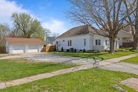 105 W First St, Madrid, IA 50156