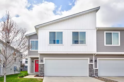9742 Turnpoint Dr, West Des Moines, IA 50266