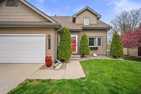 9709 Horton Ave, Urbandale, IA 50322