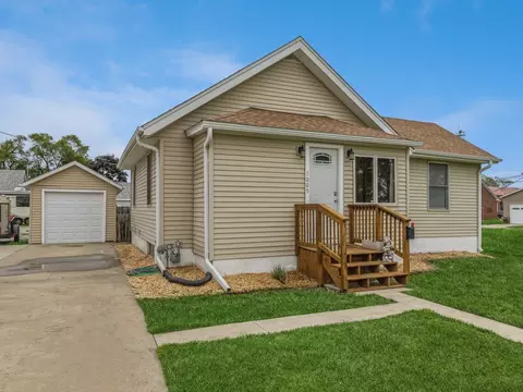 1005 W Jones St, Knoxville, IA 50138