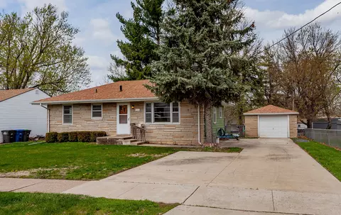 3703 Madison Ave, Des Moines, IA 50310
