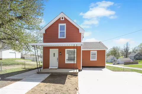 114 Fulton Dr, Des Moines, IA 50315