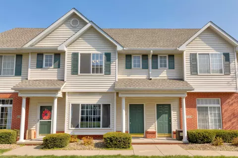 2160 Ridgeview Cir, Clive, IA 50325