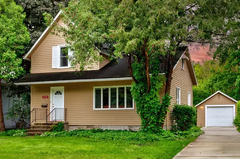 2918 Oakland St, Ames, IA 50014