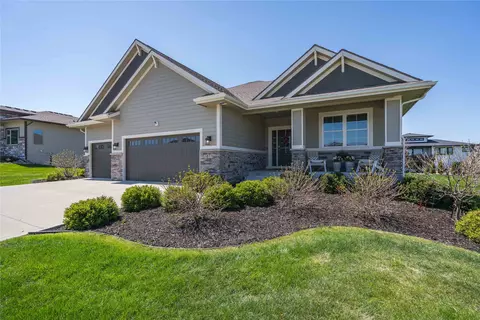 3870 Wildwood Ct, Waukee, IA 50263