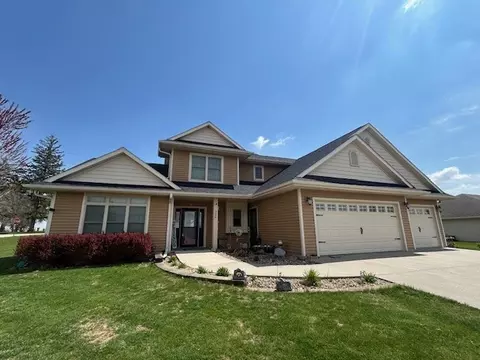 726 Country View Dr, Toledo, IA 52342