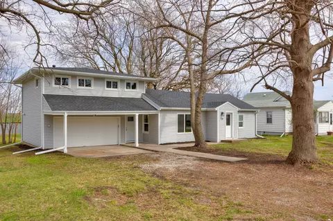 725 4th St, Colo, IA 50056