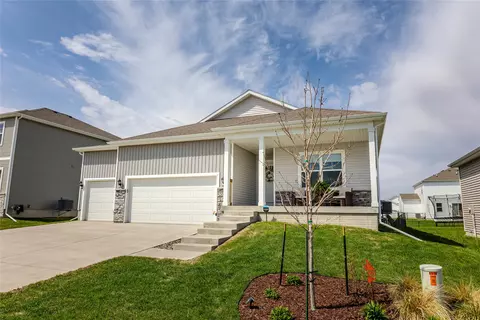 5512 145th St, Urbandale, IA 50323
