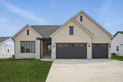 2334 Green Leaf Cir, Norwalk, IA 50211