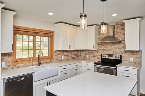 2821 Abilene Ave, Redfield, IA 50233