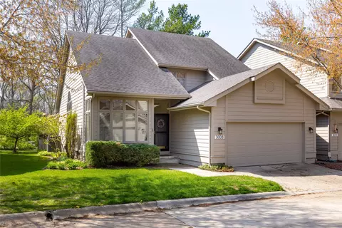 3008 Fox Hollow Cir, Des Moines, IA 50321