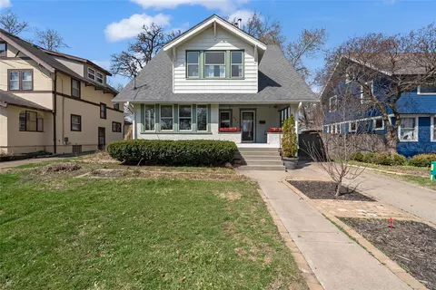 646 41st St, Des Moines, IA 50312