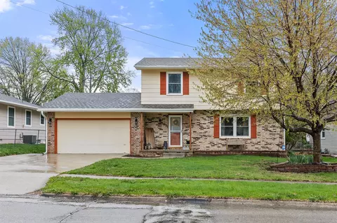 8408 Airline Ave, Urbandale, IA 50322