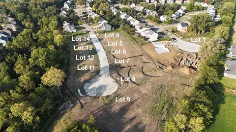 9005 Timberwood Dr, Johnston, IA 50131