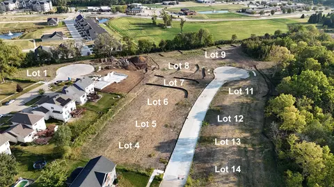 9017 Timberwood Dr, Johnston, IA 50131