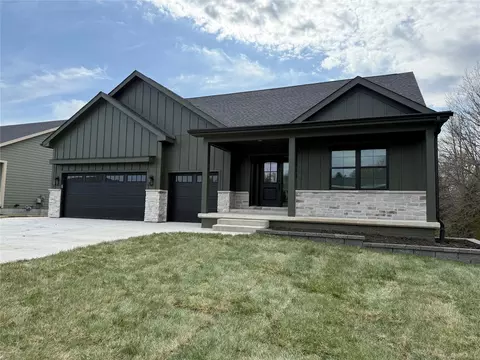 902 S 9th Ave, Winterset, IA 50273