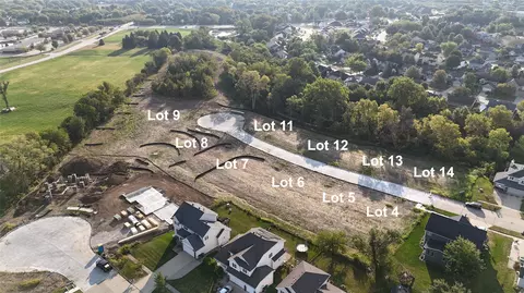 9021 Timberwood Dr, Johnston, IA 50131