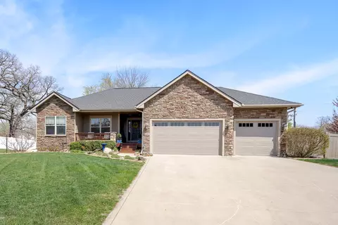 7207 Longboat Dr, Johnston, IA 50131