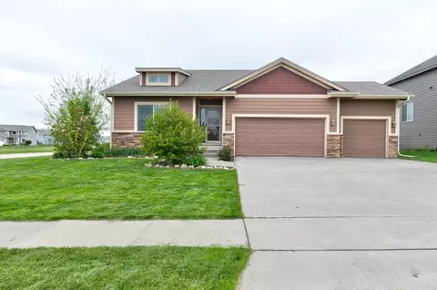 101 NW Sunset Dr, Grimes, IA 50111