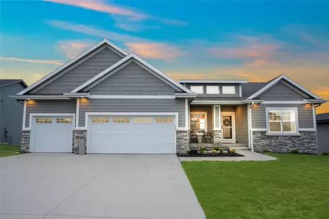 10217 Queensland Rd, West Des Moines, IA 50266