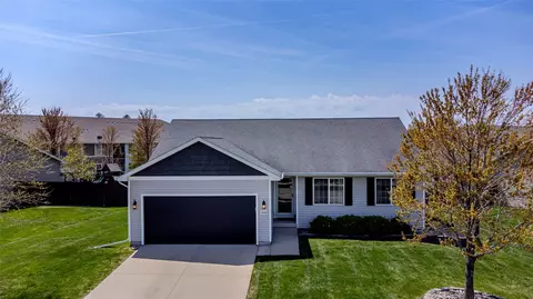 10308 Catalina Dr, Johnston, IA 50131