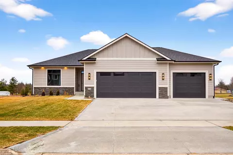 530 Walnut Dr, Huxley, IA 50124