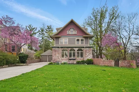 2900 Forest Dr, Des Moines, IA 50312