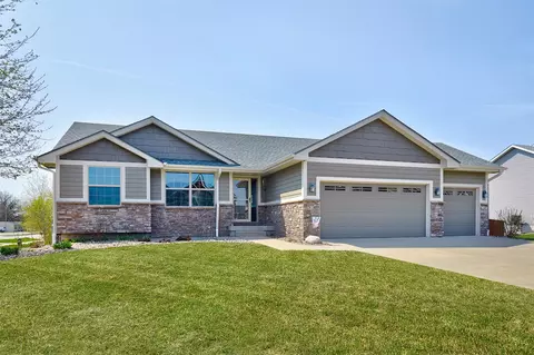 318 Centennial Dr, Huxley, IA 50124