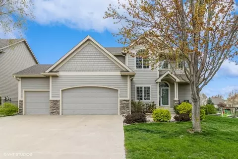 14617 Dellwood Dr, Urbandale, IA 50323