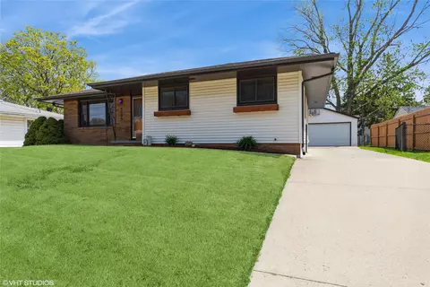 4005 83rd St, Urbandale, IA 50322