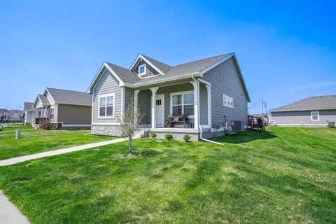 2802 SW Prairie Trail Pkwy, Ankeny, IA 50023