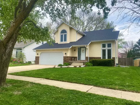 5829 Center St, West Des Moines, IA 50266