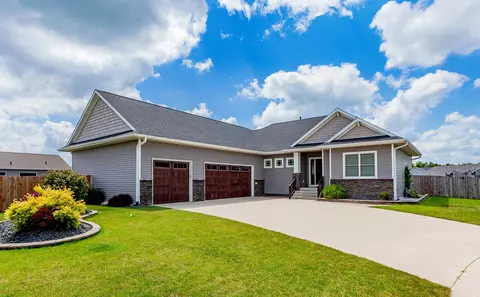 320 Hawthorne Cir, Gilbert, IA 50105