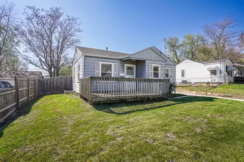 1222 E 33rd Ct, Des Moines, IA 50317