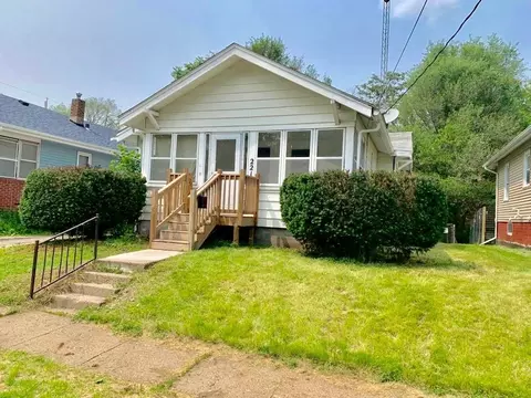 2219 Lincoln Ave, Des Moines, IA 50310