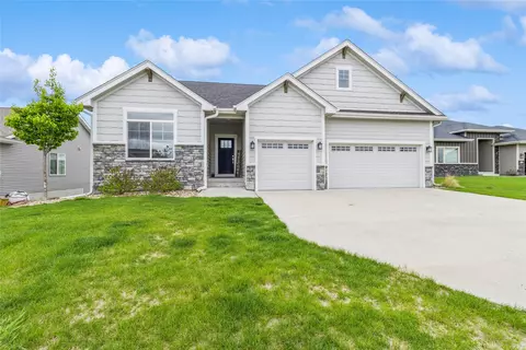 911 NW Ridgeline Ct, Ankeny, IA 50023