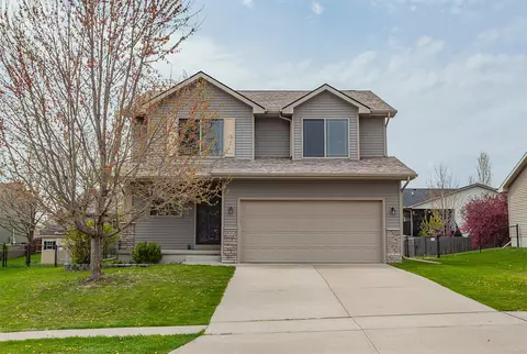 904 NW Prairie Creek Dr, Grimes, IA 50111
